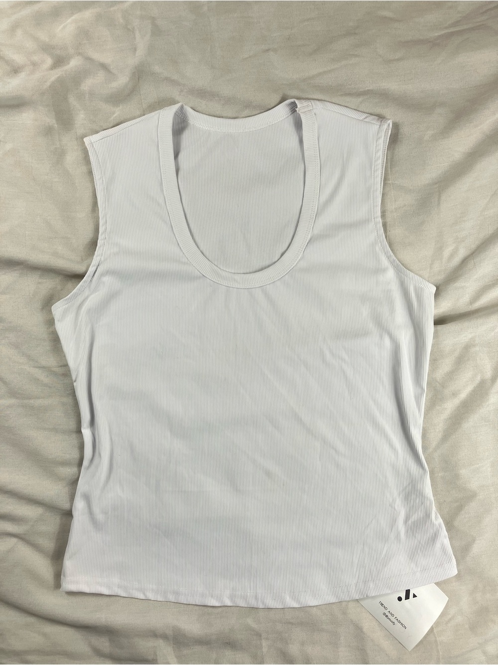 Yousify White Scoop Neck Tank Top